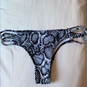 Snakeskin print cheeky bikini bottom